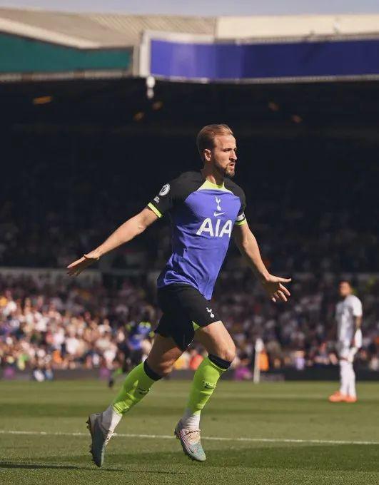 两者之间的 两者之间的